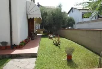 Rexer-Pisa-Villa-bifamilare-Giardino