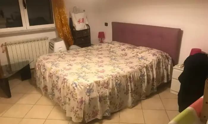 Rexer-Santo-Stefano-di-Magra-In-zona-servita-CAMERA-DA-LETTO