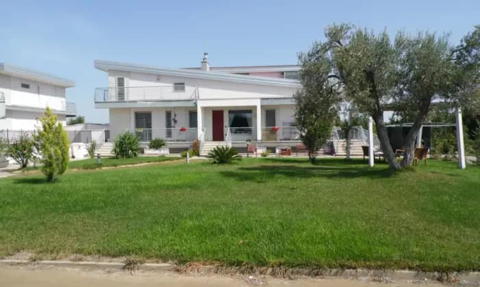 Rexer-Foggia-Villa-in-vendita-in-via-del-mare-GIARDINO