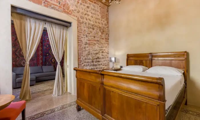 Rexer-Verona-Appartmento-con-due-camere-da-letto-in-centro-storico-e-palazzo-del-Seicento-CAMERA-DA-LETTO