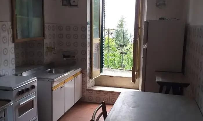 Rexer-Semproniano-Appartamento-in-vendita-via-Roma-Petricci-frazione-di-Semproniano-CUCINA