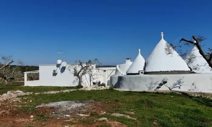 Rexer-Ostuni-Trullo-con-lamia-e-piscina-GIARDINO