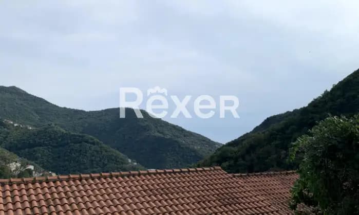 Rexer-Avegno-Casa-indipendente-su-tre-piani-unifamiliare-con-vista-scorcio-mare-CUCINA