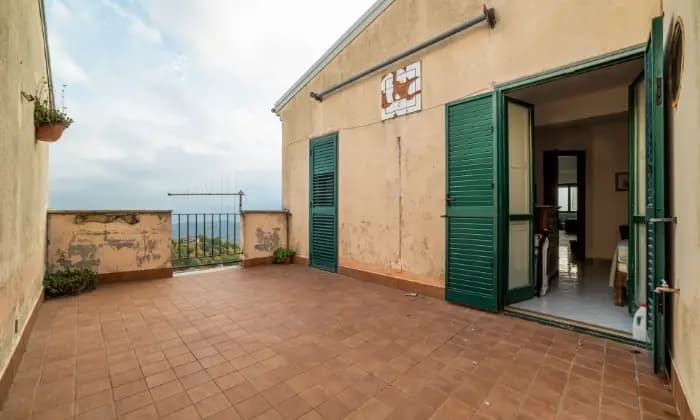 Rexer-SantAngelo-dei-Lombardi-Spazioso-appartamento-con-vista-sugli-Appennini-TERRAZZO