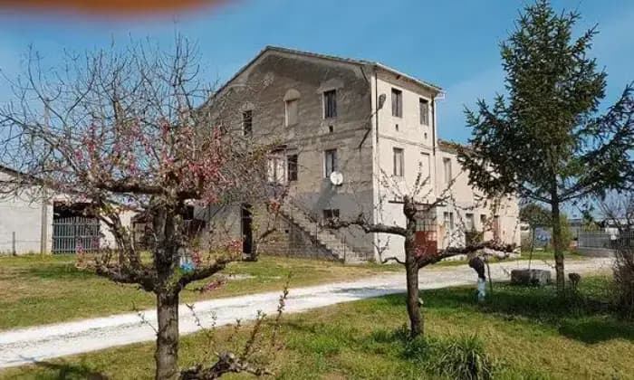 Rexer-Montemarciano-Casa-colonica-e-annessi-in-vendita-ALTRO
