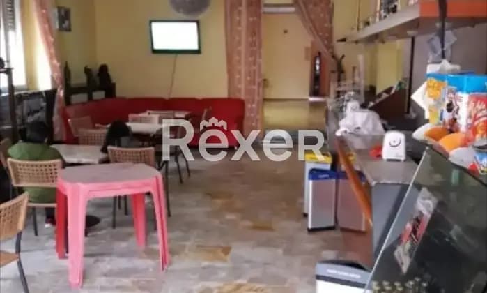 Rexer-Berra-Immobile-con-Bar-e-camere-SALONE