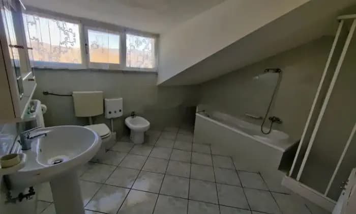 Rexer-Carlopoli-Villa-in-vendita-in-via-delle-Ginestre-BAGNO