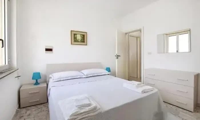 Rexer-Carovigno-Villa-vista-mare-in-vendita-in-via-Socrate-a-Torre-Santa-Sabina-CAMERA-DA-LETTO