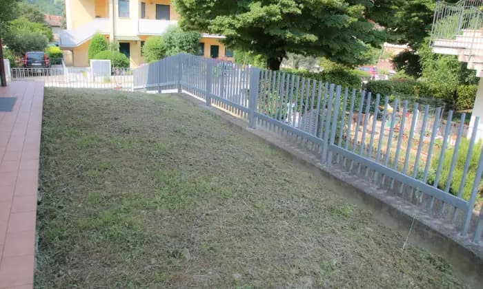 Rexer-Urbino-Ampio-appartamento-in-villetta-bifamiliare-GIARDINO
