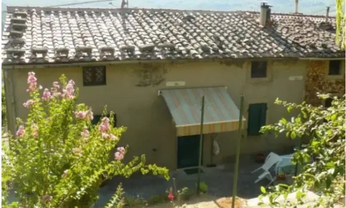 Rexer-Santa-Fiora-Casale-in-vendita-in-via-delle-Vigne-a-Santa-Fiora-Terrazzo