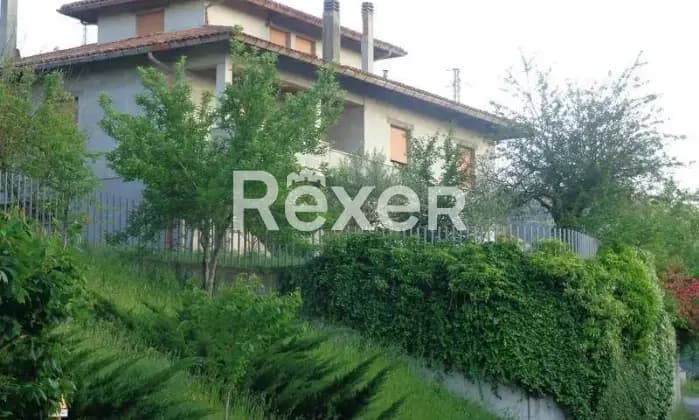 Rexer-Fabriano-Villa-in-vendita-in-via-Giovanni-Bovio-Fabriano-Giardino