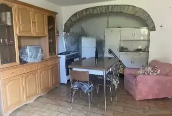 Rexer-Subbiano-Vendesi-immobile-in-Localit-Poggio-DAcona-Cucina