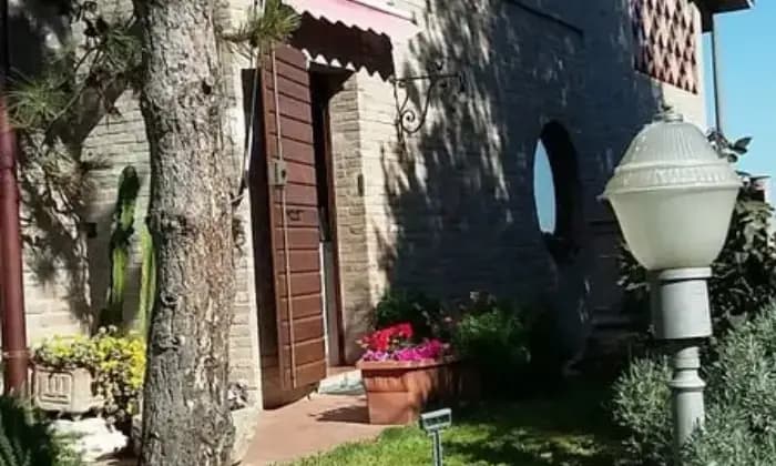 Rexer-Ferrara-Vendesi-villa-in-Via-dei-Calzolai-a-Ferrara-Giardino