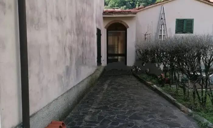 Rexer-Borgo-a-Mozzano-Vendesi-Villa-in-Localit-Pastino-Pastino-Borgo-a-Mozzano-Garage