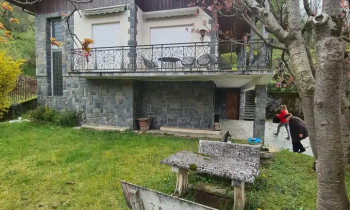 Rexer-Valduggia-Vendesi-Villa-a-localit-Val-Piana-a-Valduggia-GIARDINO