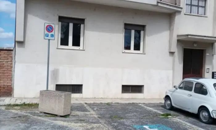 Rexer-Passignano-sul-Trasimeno-Vendesi-appartamento-in-piazzale-A-BuattiniCentro-Passignano-sul-Trasimeno-Garage