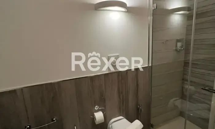 Rexer-Brindisi-Palazzotto-indipendente-nel-centro-con-garage-Bagno