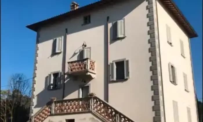 Rexer-Perugia-Villa-in-stile-liberty-in-via-del-Roccolo-a-Collepepe-Giardino