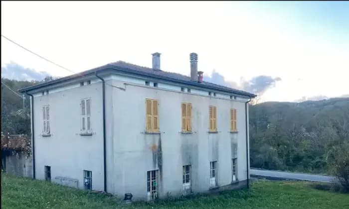 Rexer-Albareto-Casa-in-vendita-in-localit-Le-Moie-ad-Albareto-Giardino