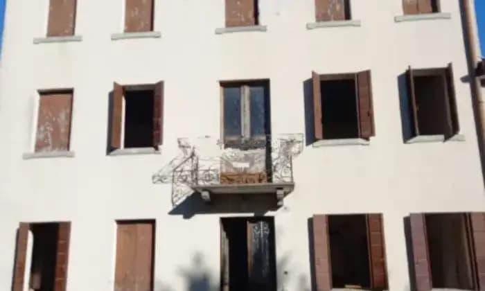 Rexer-Giavera-del-Montello-Casale-in-vendita-in-via-dei-Fiori-Giavera-del-Montello-Terrazzo