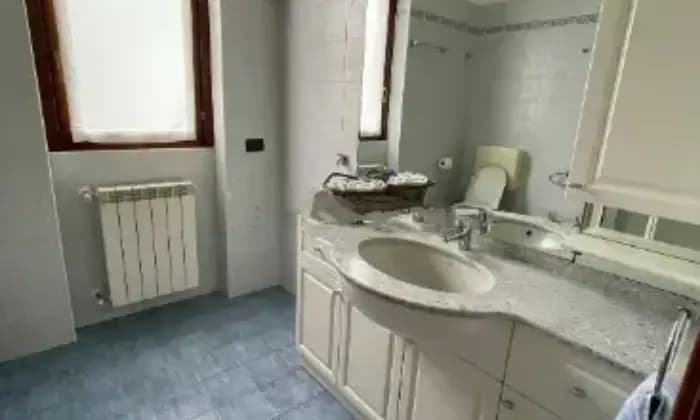 Rexer-Colico-Appartamento-in-vendita-in-via-la-Madoneta-a-Colico-Bagno