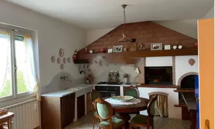 Rexer-Pelago-Vendesi-villa-in-via-di-Ristonchi-a-Pelago-CUCINA