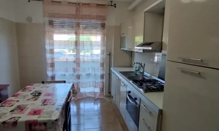 Rexer-Alba-Adriatica-Vendesi-ampio-appartamento-Ad-Alba-Adriatica-TE-Cucina