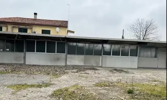 Rexer-Venezia-Casa-indipendente-capannone-Giardino