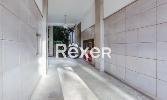 Rexer-Milano-Piazza-Umanitaria-Bilocale-con-cucina-abitabile-e-cantina-Garage