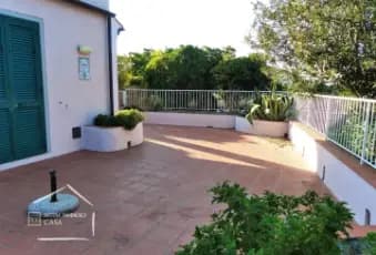 Rexer-Marciana-Appartamento-su-due-livelli-con-terrazzo-cortile-e-posto-auto-Giardino