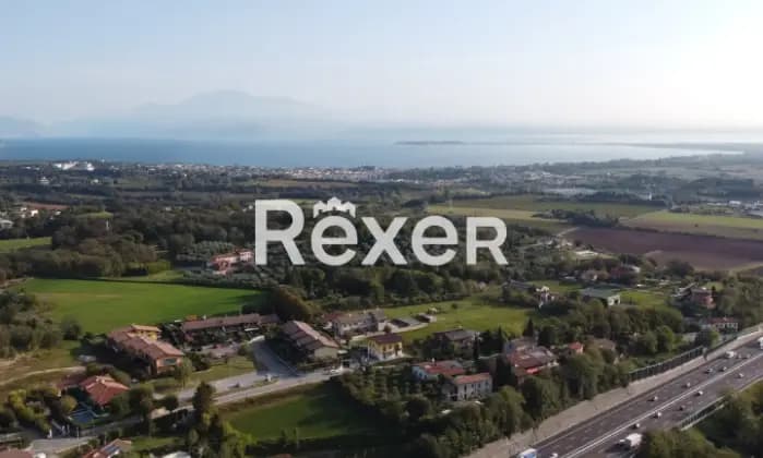 Rexer-Desenzano-del-Garda-Villa-singola-con-area-verde-e-piscina-Giardino