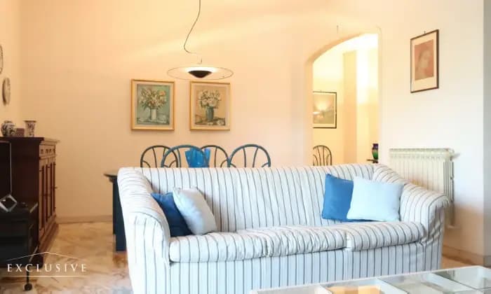 Rexer-Rapallo-Appartamento-mq-con-terrazzino-due-balconi-e-box-Salone
