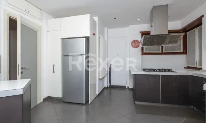 Rexer-Roma-Corso-Francia-Appartamento-piano-alto-con-terrazza-e-box-auto-Cucina