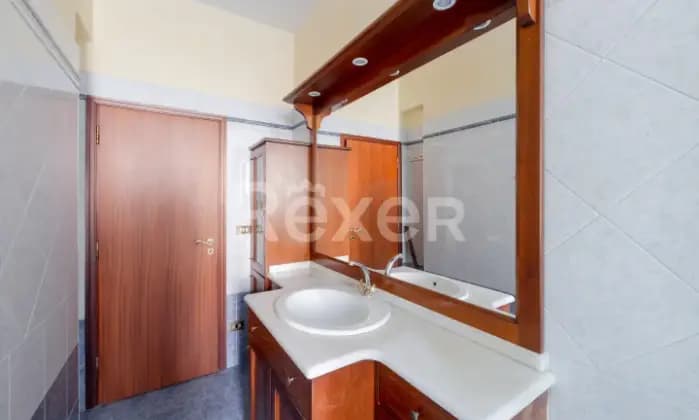 Rexer-Bologna-Appartamento-mq-con-tre-camere-da-letto-e-due-bagni-Bagno