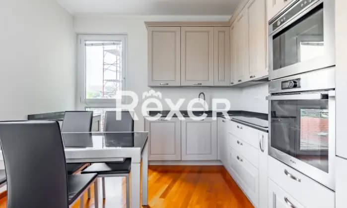 Rexer-Lavagna-Appartamento-completamente-ristrutturato-in-centro-a-Lavagna-con-due-balconi-posto-auto-e-cantine-Cucina