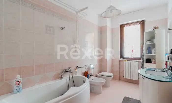 Rexer-Castelraimondo-Ampio-e-spazioso-appartamento-con-spazio-esterno-BAGNO