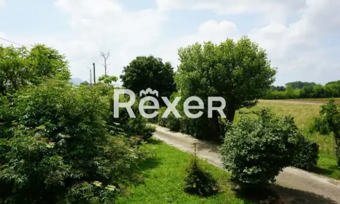Rexer-Selvazzano-Dentro-Rustico-completamente-ristrutturato-in-contesto-isolato-ed-immerso-nel-verde-Giardino