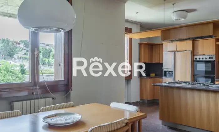 Rexer-Desenzano-del-Garda-Attico-quadrilocale-vista-lago-Cucina