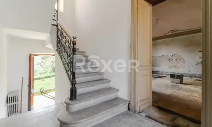 Rexer-Strona-Casa-indipendente-con-dettagli-eleganti-e-ampio-spazio-verde-di-propriet-SCALE