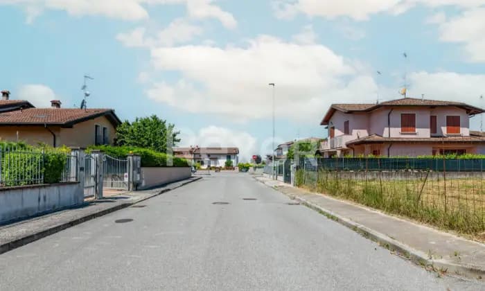 Rexer-Rivarolo-Mantovano-Terreno-edificabile-a-Rivarolo-Mantovano-AFFACCIO-STRADA