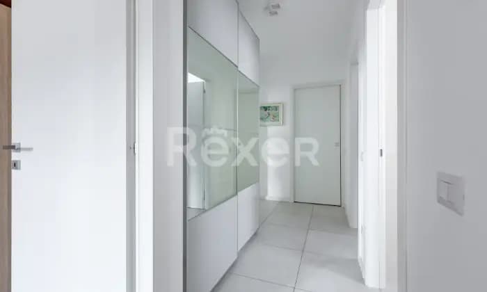 Rexer-Saronno-Appartamento-spazioso-ed-elegante-con-ogni-comfort-CORRIDOIO