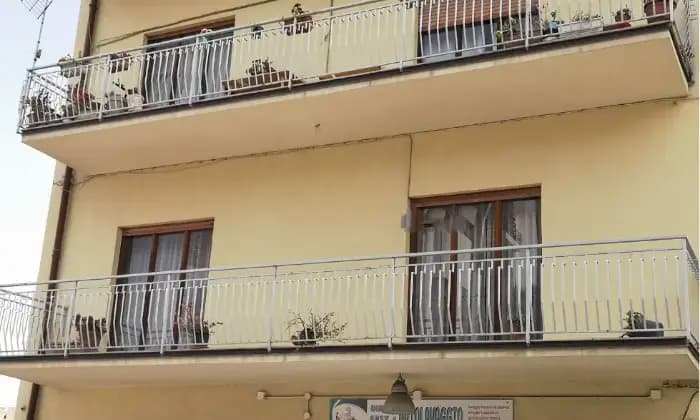 Rexer-Reggio-Calabria-Vendesi-appartamento-in-via-Tommaseo-a-Reggio-Calabria-Garage
