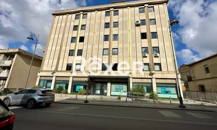 Rexer-Vibo-Valentia-Ex-filiale-bancaria-su-livelli-Terrazzo