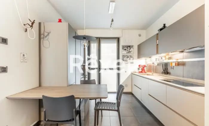 Rexer-Torino-Appartamento-composto-da-cinque-locali-con-terrazzo-Cucina