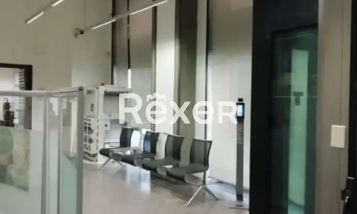 Rexer-Napoli-Ex-filiale-bancaria-sita-al-piano-terra-di-un-edificio-storicomonumentale-Altro