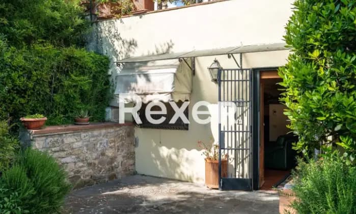 Rexer-Firenze-Firenze-via-di-Montalbano-vani-oltre-ampio-giardino-privato-con-posti-auto-Giardino