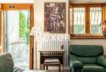 Rexer-Firenze-Firenze-via-di-Montalbano-vani-oltre-ampio-giardino-privato-con-posti-auto-Salone