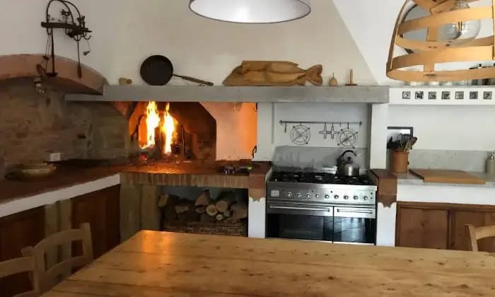 Rexer-Montaione-Rustico-in-vendita-in-via-Ribaldi-a-Montaione-Cucina