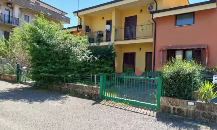 Rexer-Marano-Marchesato-Vendesi-Villa-a-schiera-via-Giuseppe-Mazzini-Marano-Marchesato-Giardino