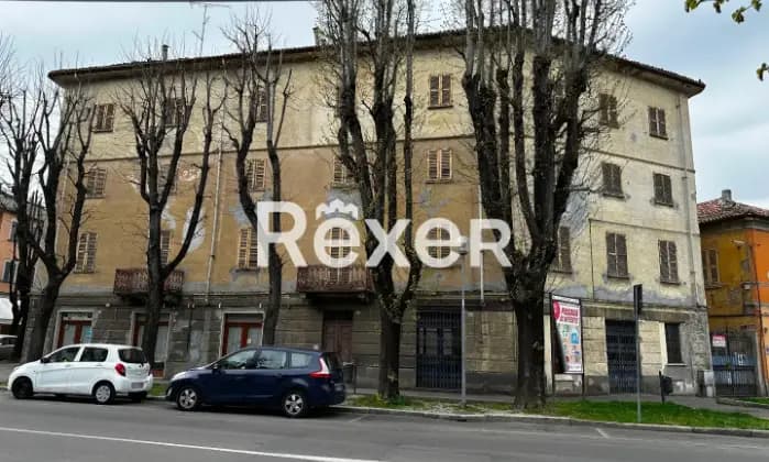 Rexer-Tortona-Caseggiato-residenziale-con-negozi-a-pochi-passi-dal-centro-di-Tortona-Giardino